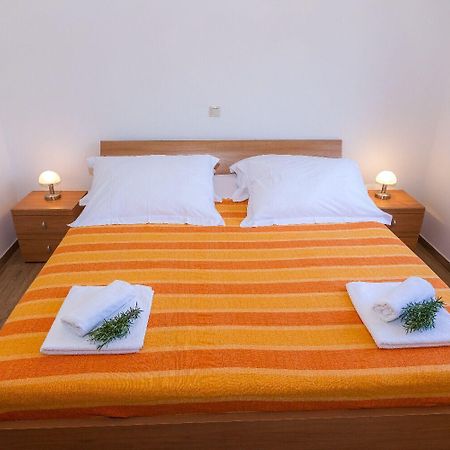 Apartments Zvone1 Veli Rat Kültér fotó
