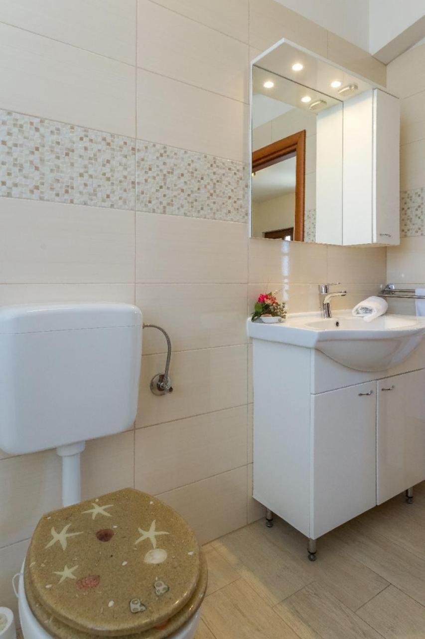Apartments Zvone1 Veli Rat Kültér fotó